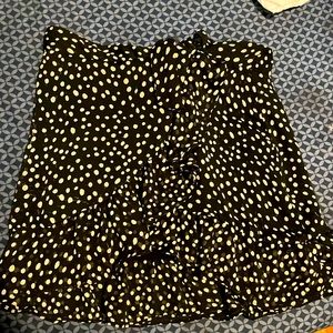 Short, tie in front, ruffle, polka dot skirt
